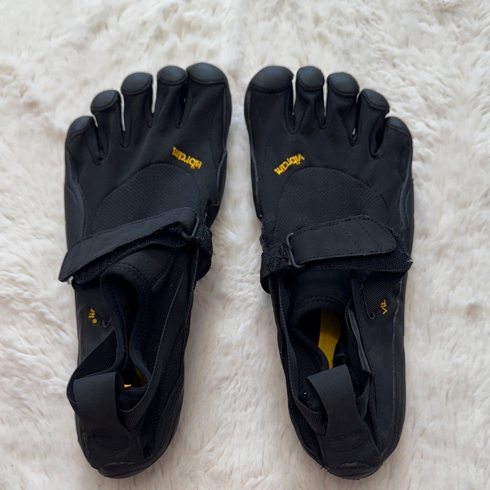 Vibram FiveFingers Black Minimalist Footwear